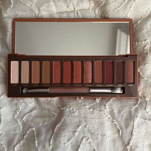 Urban Decay Naked Heat Eyeshadow Palette- Brand New in Box